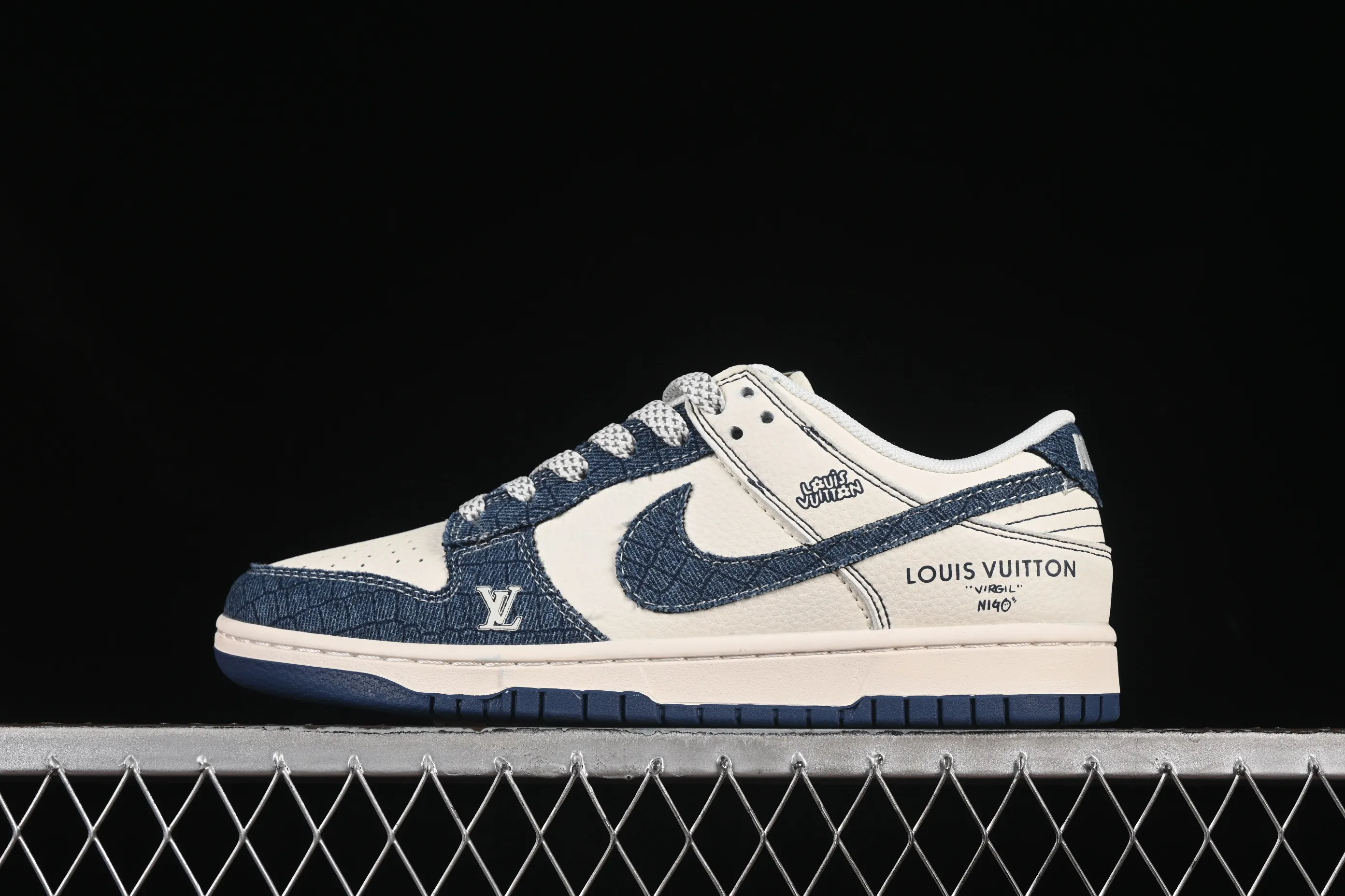 All categories Nk SB Dunk Series Nk SB Dunk Low High-end customized low-top sneakers Nike SB Dunk Low LV series Denim blue hook Anniversary high-end customized low-top casual sneakers FC1688-221